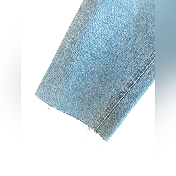 Topshop Light Wash Straight Cut off Bottom Denim Jeans Size 12 Waist 34 NWT - Picture 2 of 6